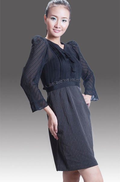 Bcbg-Đầm đen phần trên kiểu sơ mi có xếp li cách tân, phần váy kẻ sọc.